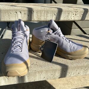 Arc'teryx Women's 6.5 Aerios MID GTX W Waterproof Hiking Shoes Velvet Sand/Brick